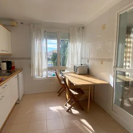 Carihuela Plaza Del Remo * Торремолинос