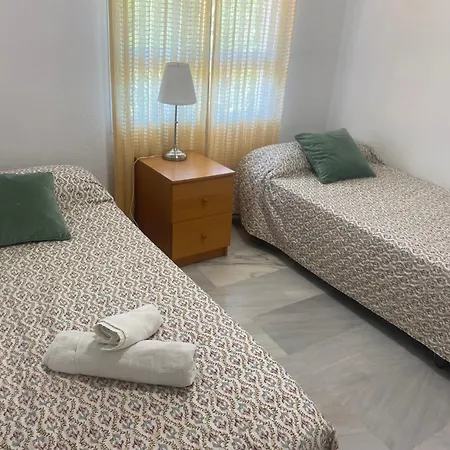 Carihuela Plaza Del Remo * Торремолинос