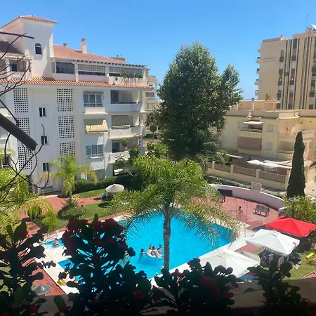Carihuela Plaza Del Remo * Торремолинос