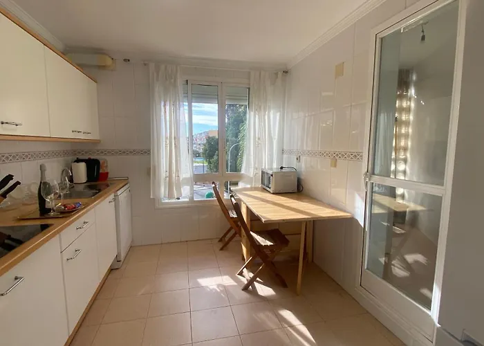 Carihuela Plaza Del Remo * Torremolinos