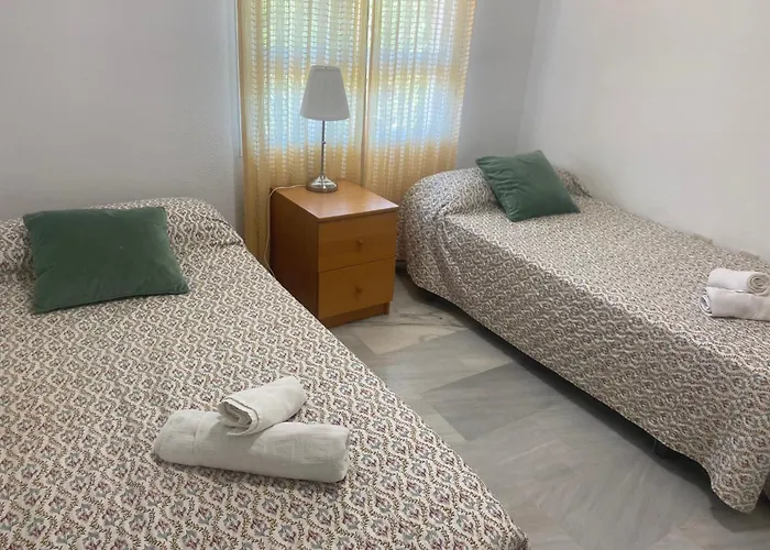 Carihuela Plaza Del Remo * Torremolinos