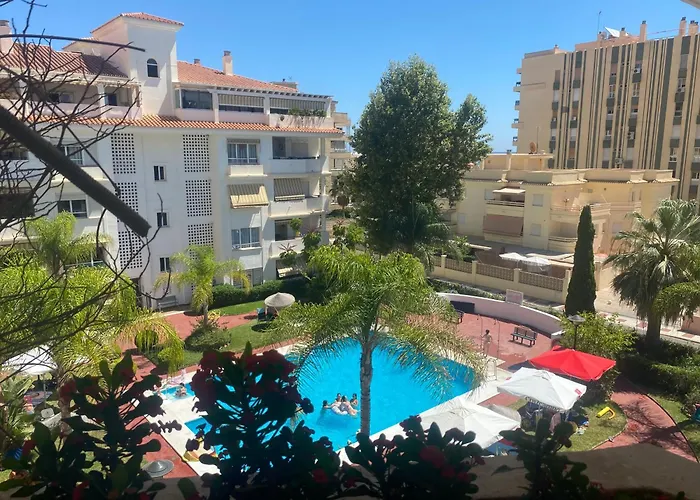 Carihuela Plaza Del Remo * Torremolinos